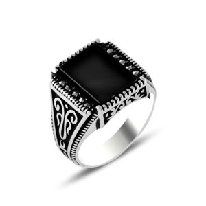 OLIVIE Pánsky strieborný prsteň ONYX 5702 Veľkosť prsteňov: 9 (EÚ: 59 – 61) Ag 925; ≤8,3 g.
