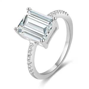 OLIVIE Stříbrný prsten obdélníkový AAA ZIRKON 8310 Veľkosť prsteňov: 8 (EÚ: 57 – 58) Ag 925; ≤3,4 g.
